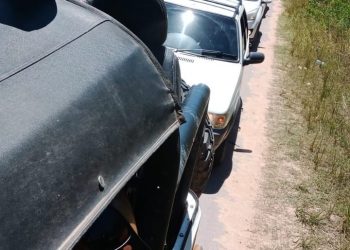 Na contramão das autoridades, comerciantes e empresários organizaram carreata em prol da reabertura do comércio