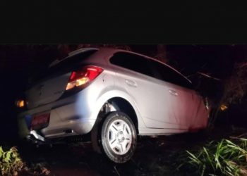 Motorista perde o controle do carro e atinge poste em Maragogi