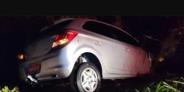 Motorista perde o controle do carro e atinge poste em Maragogi