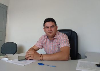 Vereador Júnior de Jozemir diz que projetos na câmara estão em andamento e que vereador Paulo Nunes está equivocado