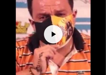 Prefeito de Mongaguá faz apelo em transmissão ao vivo após perder pai e irmão por covid-19