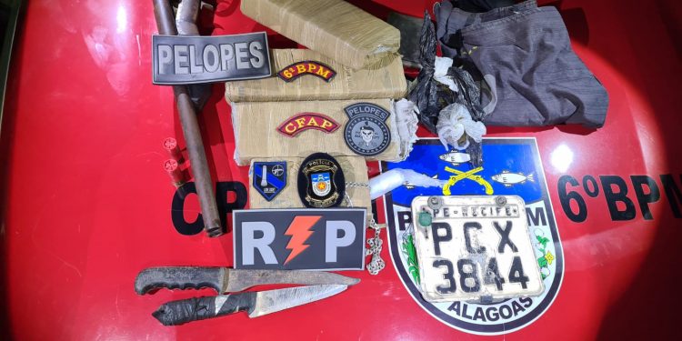 Jovem de 18 anos é preso em frente a estacionamento na praia de Antunes com arma e drogas