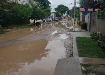 Empresários e nativos reclamam da falta de infraestrutura na Rua da Praia em Barra-grande