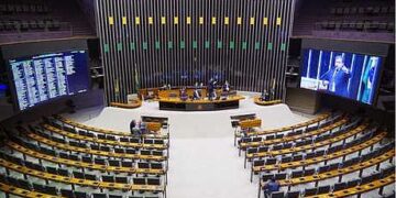 Comissão da Câmara autoriza o fim da estabilidade de servidor; entenda o que pode mudar