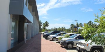 Nova galeria com onze lojas começa a funcionar em Peroba