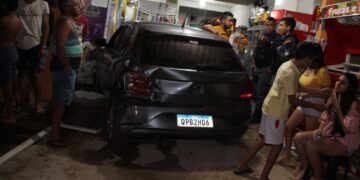 Em acidente, veículo invade mercadinho em São Bento