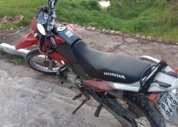 Acusado de roubo é espancado por populares; veículo foi recuperado