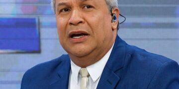 MPF propõe ação milionária contra Rede TV! e Sikêra Jr. por homofobia