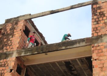 MARAGOGI – Sem nenhuma medida de segurança, prédio começa a ser demolido em São Bento