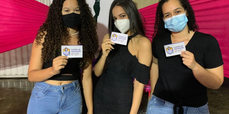 VÍDEO- Matriz de Camaragibe aposta em ‘balada’ para atrair jovens para vacinação contra a Covid-19