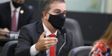 PL proíbe “revista” de compras na saída de mercados e supermercados em Alagoas