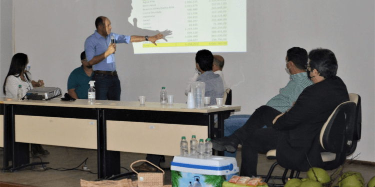 Governo federal, prefeitura e assentados discutem fruticultura em Maragogi e Alagoas