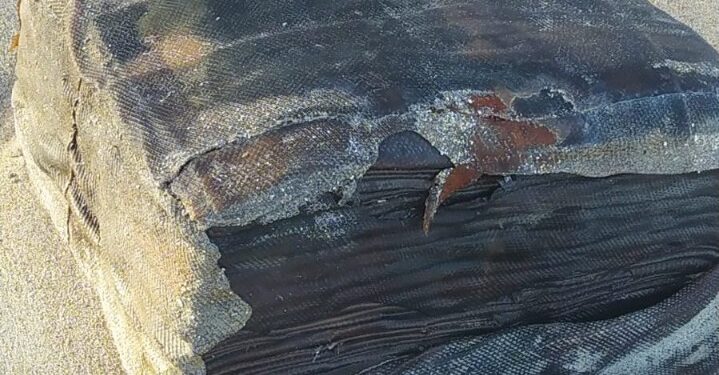 VÍDEO- Novo fardo de emborrachado é encontrado na praia de Xaréu em Maragogi