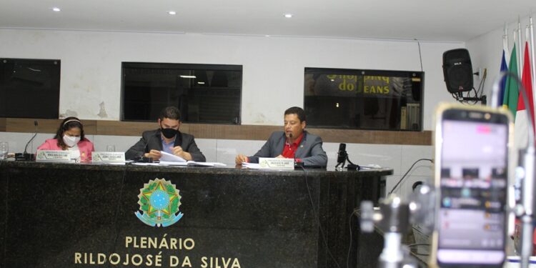 Vereadores debatem prestação de serviço da casa; Alcione Pinto solicita distribuição de absorventes para mulheres carentes