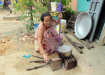Comunidade carente de Maragogi volta a cozinhar a lenha