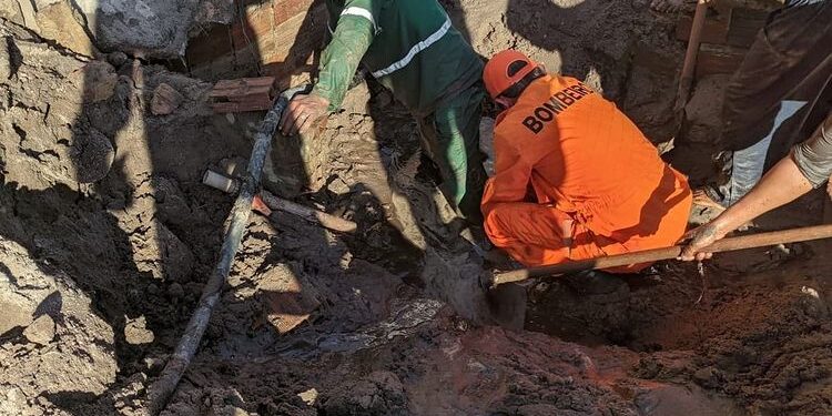 Bombeiros salvam trabalhador