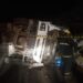 Carreta tombada na BR-423