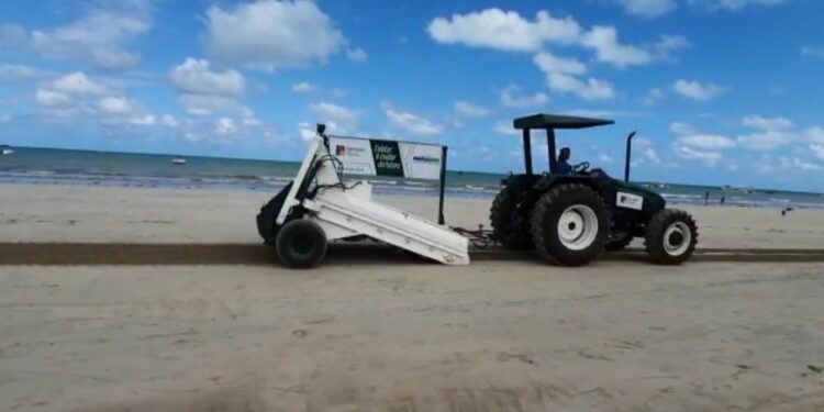 Nova máquina de limpeza inaugurada pela SANEAPE