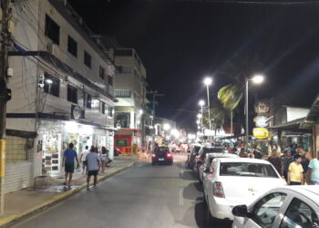 Seguindo a ordem do município, bares na orla de Maragogi começam a limitar a música a 65 decibéis, mesmo ao vivo