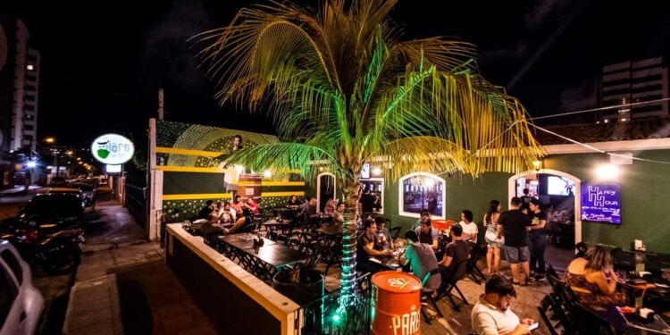 Bares e restaurantes passam a funcionar sem limite de horário em Alagoas