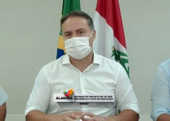 Governador Renan Filho na ocasião da entrega do PL