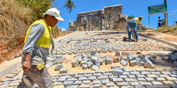Maragogi: Prefeitura inicia o calçamento do acesso às ruínas do Mosteiro de São Bento