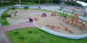 Parquinho de galeria se torna atração noturna em Ponta de Mangue