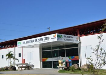 Casos de síndromes gripais crescem em Alagoas e superlotam UPAs