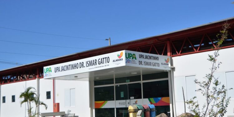 Casos de síndromes gripais crescem em Alagoas e superlotam UPAs