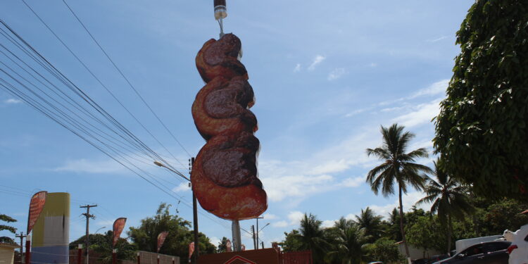 Churrascaria Nelorão Grill apresenta gigantesca decoração em forma de picanha