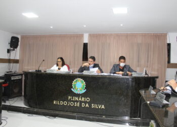 Vereadores aprovam rateio do FUNDEB e PCCS da Saúde em Sessão Extraordinária