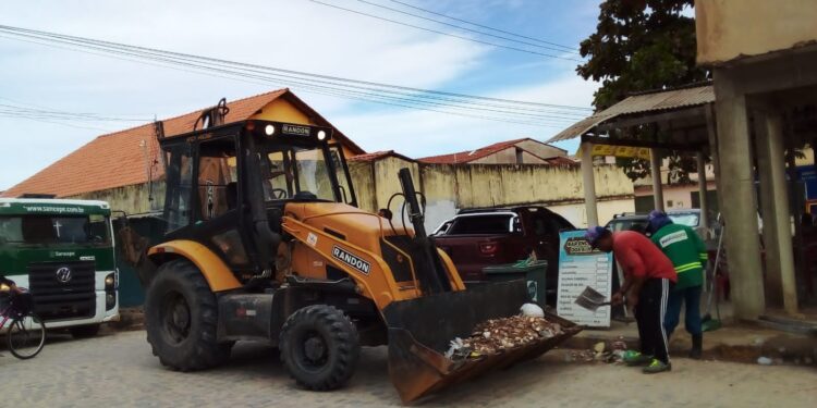 Com a alta temporada, Saneape retira mais de 50 toneladas de lixo diariamente em Maragogi
