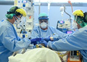 Número de internados em UTI por covid-19 quase quadruplica em Alagoas