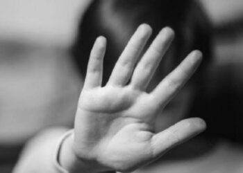 Homem é preso após ser flagrado se masturbando diante da filha de 12 anos