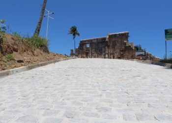 Prefeito realiza sonho da gestão anterior ao calçar ladeira do Mosteiro de São Bento