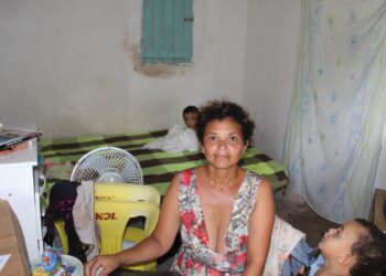 Espancada por reclamar de som de paredão, mulher pede justiça