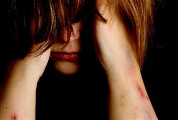 Homem é preso suspeito de abusar sexualmente de três enteadas e tentar vender a virgindade de uma delas