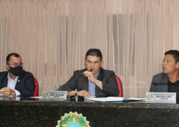 Júnior de Jozemir abre debate na Câmara sobre negligência nas estradas da Zona Rural