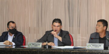 Júnior de Jozemir abre debate na Câmara sobre negligência nas estradas da Zona Rural