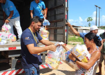 Dono de empresa de Energia Solar em Maragogi doa cestas básicas para os moradores do Alto dos Sonhos