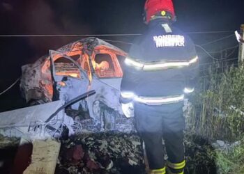 Carro colide em poste em Porto Calvo; vítima ficou carbonizada