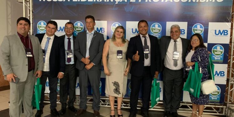 MARAGOGI — Em Brasília, vereadores entregam projeto para construção de casas no Alto dos Sonhos