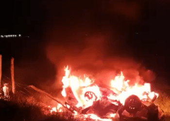 BARRA DE SÃO MIGUEL- Após colisão, veículo incendeia e deixa três mortos carbonizados na AL 101 Sul; vídeo