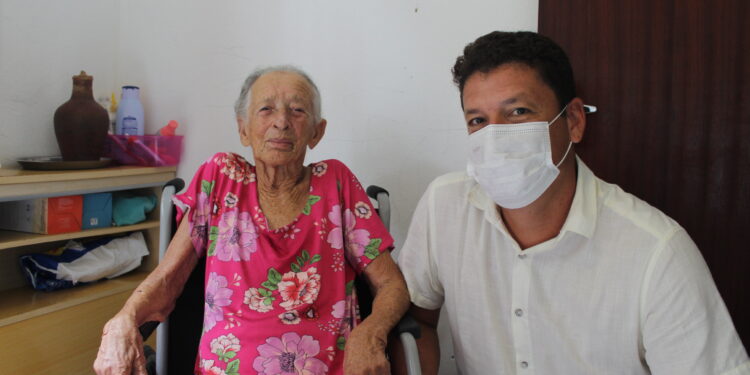 Idosa de 109 anos receberá título de cidadã maragogiense oferecido pelo vereador Júnior de Barra Grande