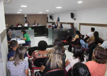 CÂMARA — A pedido da categoria, projeto de aumento salarial de professores é retirado de pauta por Júnior de Jozemir