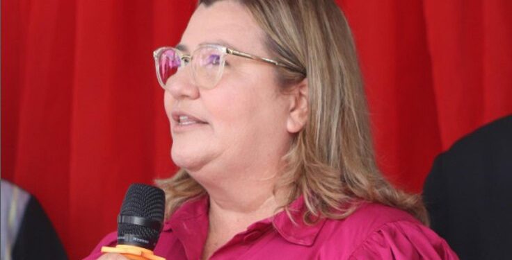 Ministério Público processa e pede afastamento de prefeita de Porto Calvo por fraude à licitação