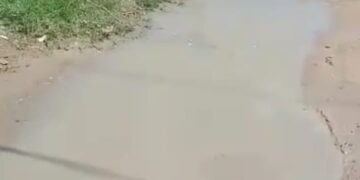 MARAGOGI – Esgoto da Casal transborda e alaga ruas em Barra Grande