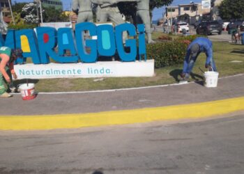 Saneape prepara Maragogi para o verão com reforço de limpeza e pinturas de meio-fio.