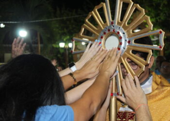 Fiéis lotam praça para o encerramento do Cerco de Jericó de Japaratinga