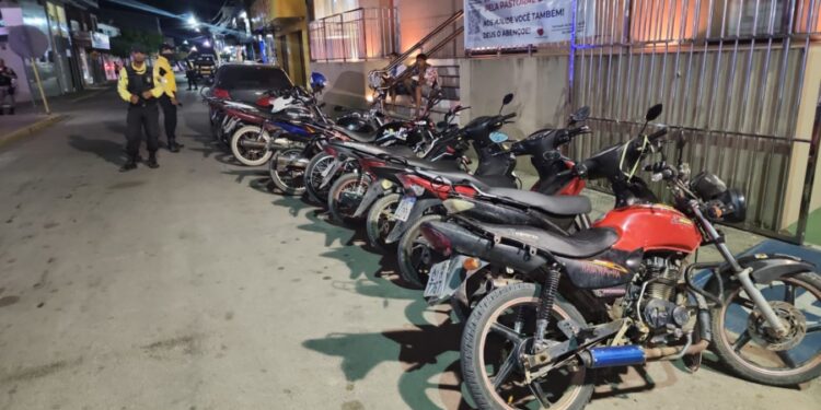Operação da SMTT e 6º BPM apreende 17 motos com escapamentos adulterados em Maragogi